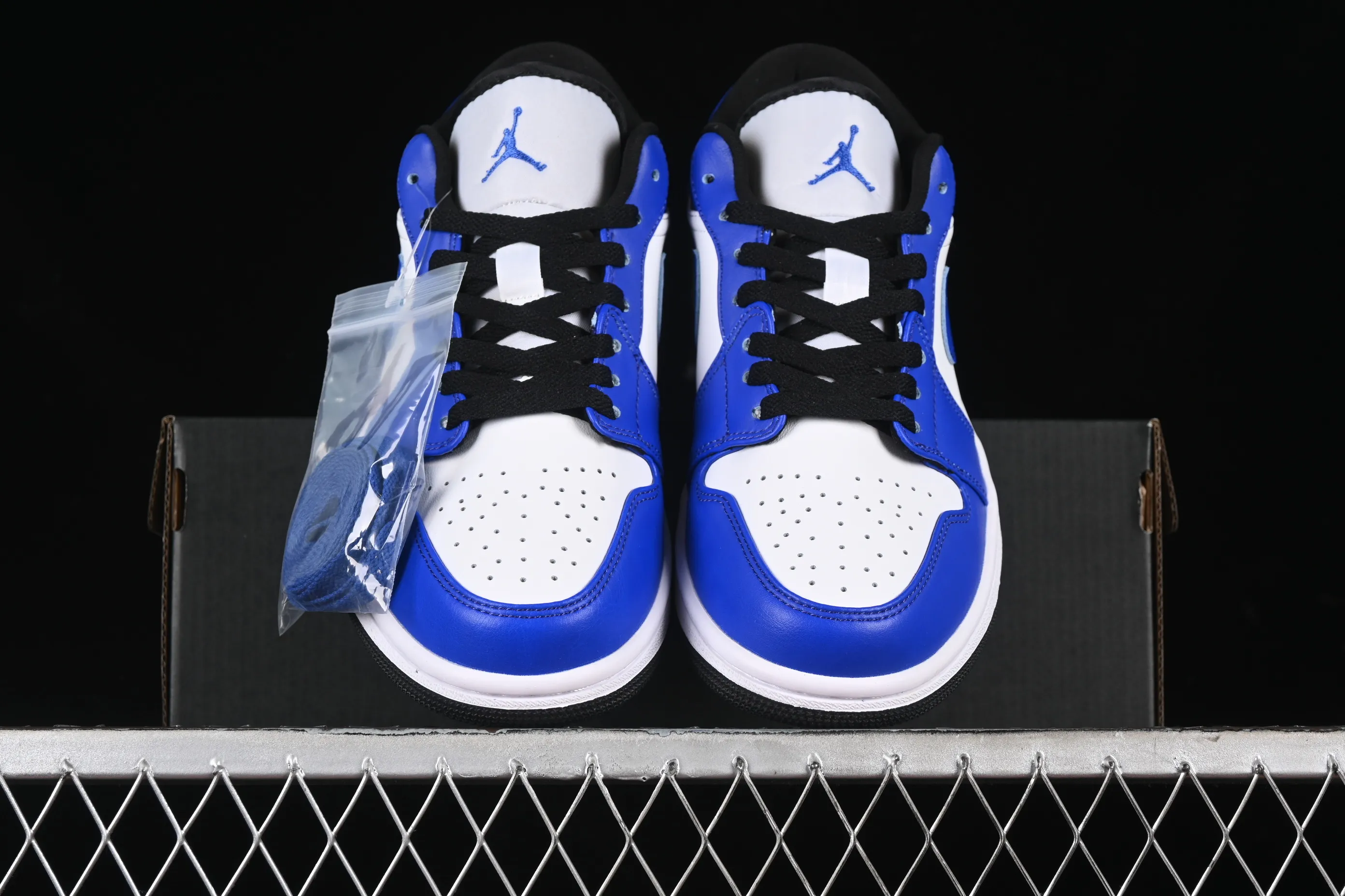 All categories Air Jordan Jordan series basketball shoes Air Jordan 1 Low Z version Air Jordan 1 Low AJ1 Joe 1 white and blue low-top retro basketball shoes 553558-124